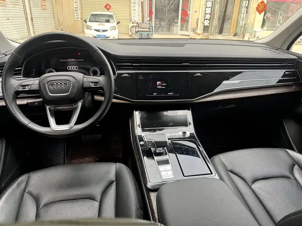 Audi Q7 — фото 9