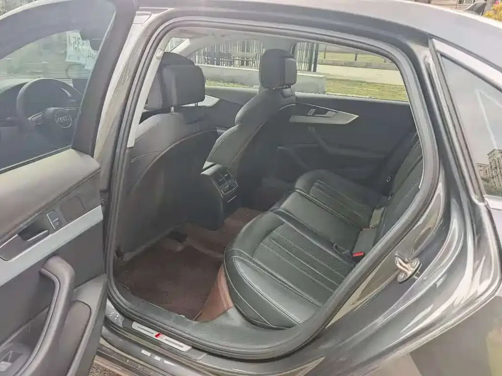 Audi A4L 2024 из CN, фото 7