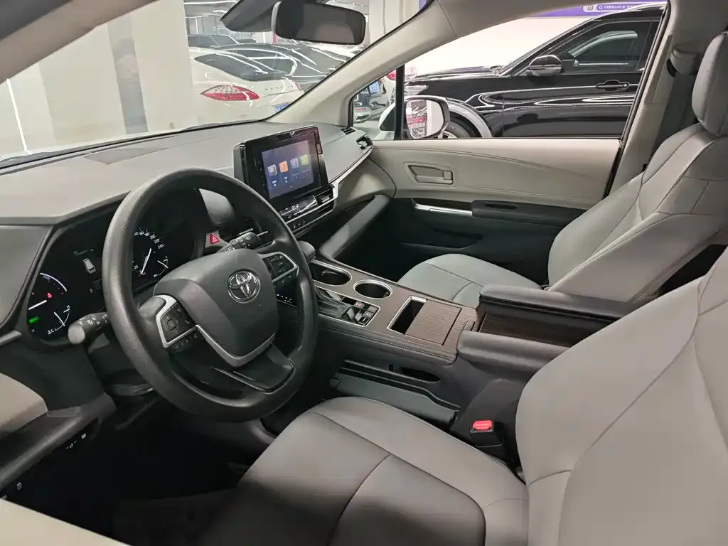 Toyota Granvia 2024 из CN, фото 8