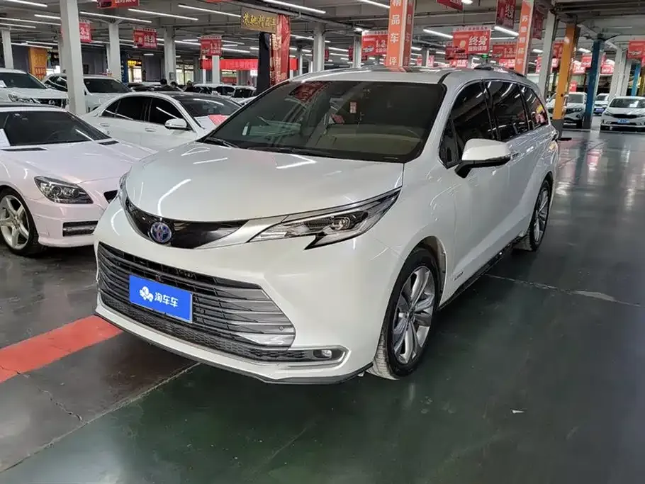 Toyota Sienna 2024 из CN, фото 1
