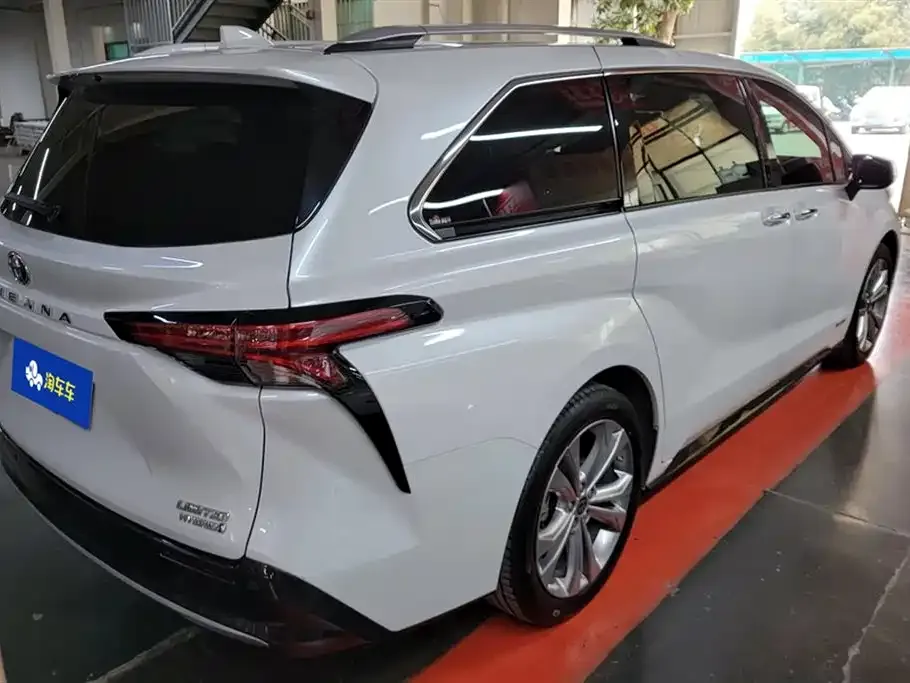 Toyota Sienna 2024 из CN, фото 3