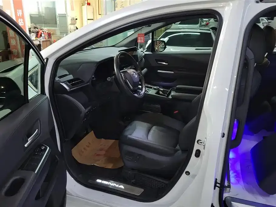 Toyota Sienna 2024 из CN, фото 8