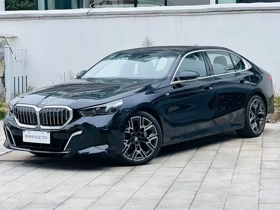 BMW 5 Series 2025 из CN, фото 1