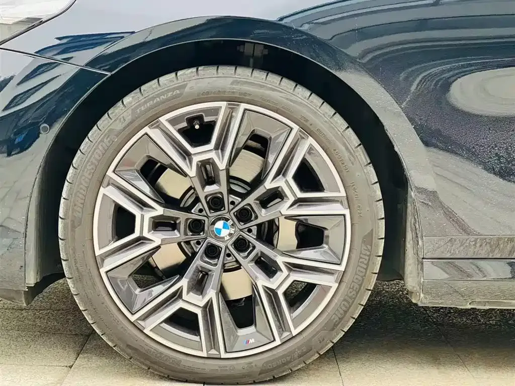 BMW 5 Series 2025 из CN, фото 6