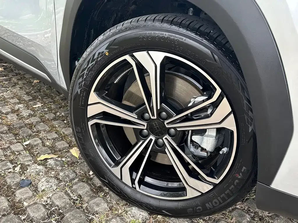 Geely Galaxy L7 — фото 10