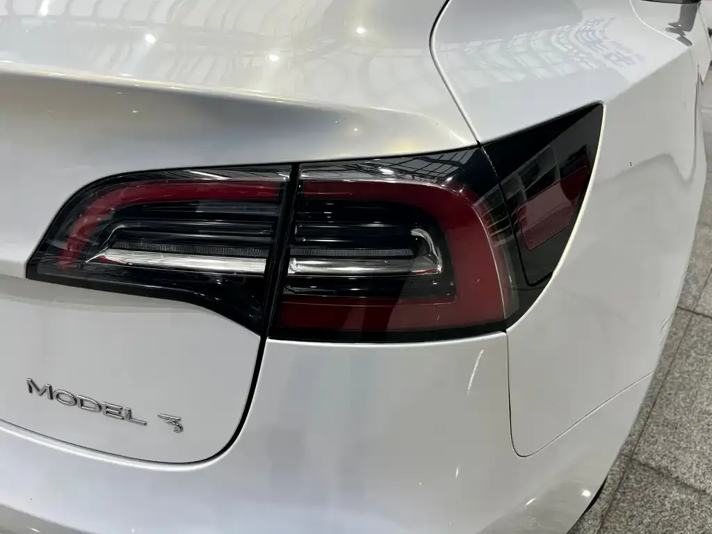 Tesla Model 3 — фото 3