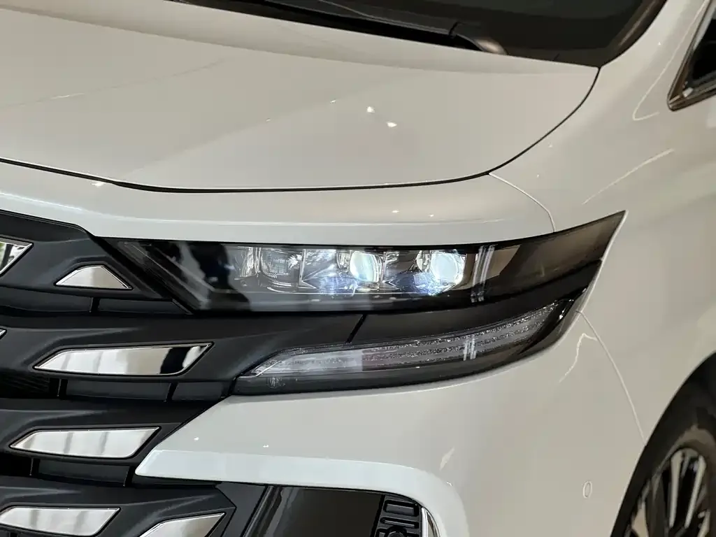 Toyota Vellfire 2024 из CN, фото 2