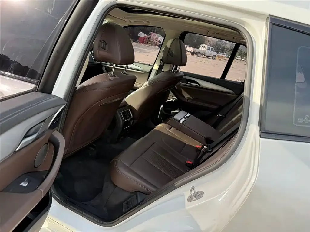 BMW iX3 2024 из CN, фото 2