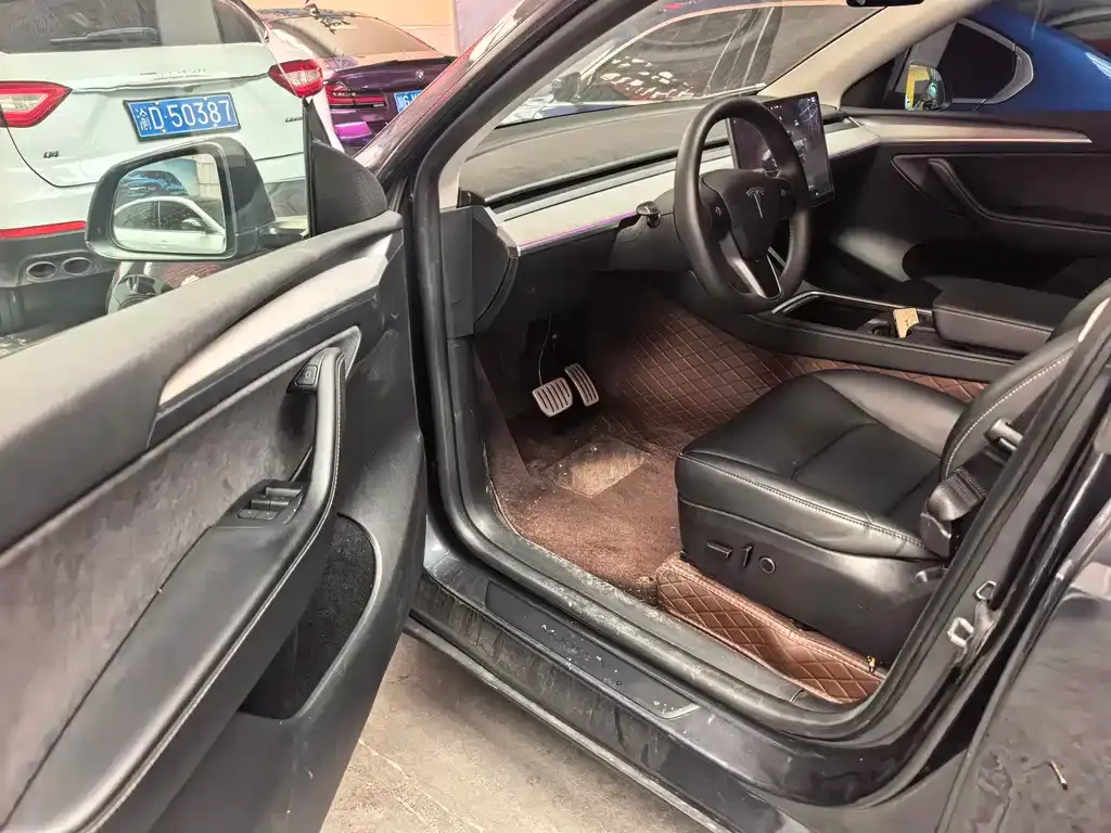 Tesla Model Y — фото 9