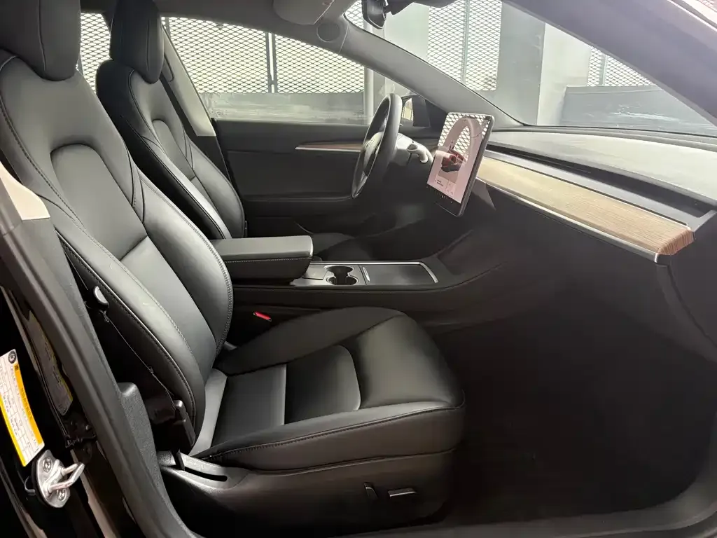 Tesla Model 3 — фото 10