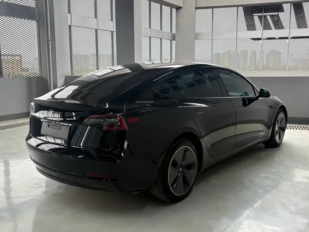 Tesla Model 3 — фото 8