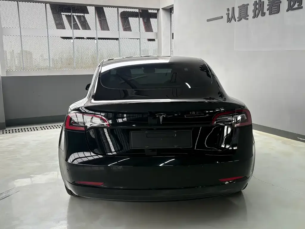Tesla Model 3 — фото 7