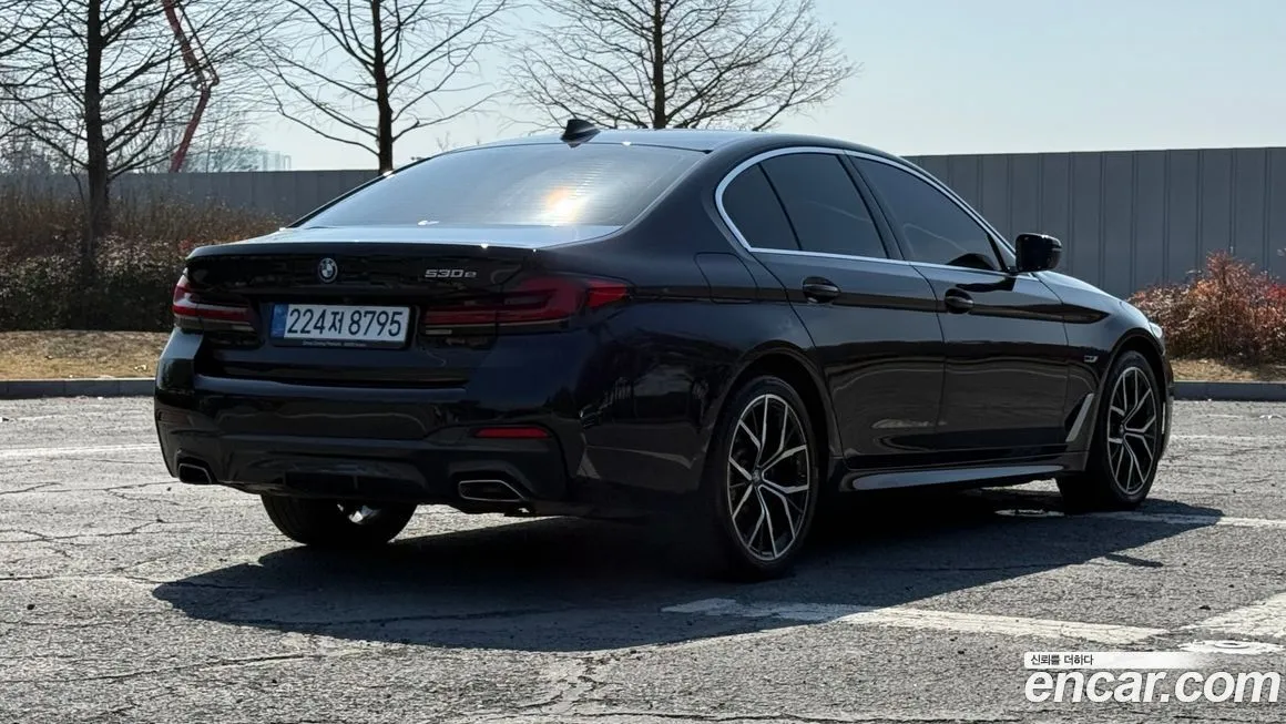 BMW 5-Series 2023 из KR, фото 2