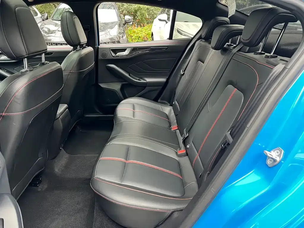 Ford Focus 2022 из CN, фото 3