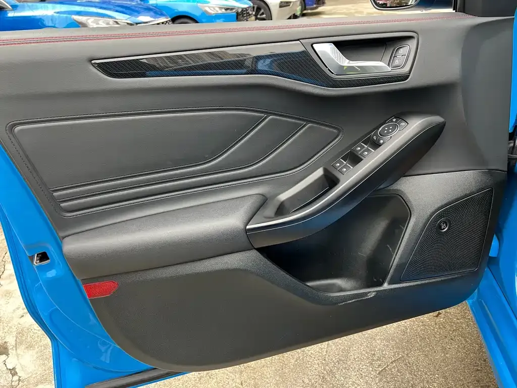 Ford Focus 2022 из CN, фото 4