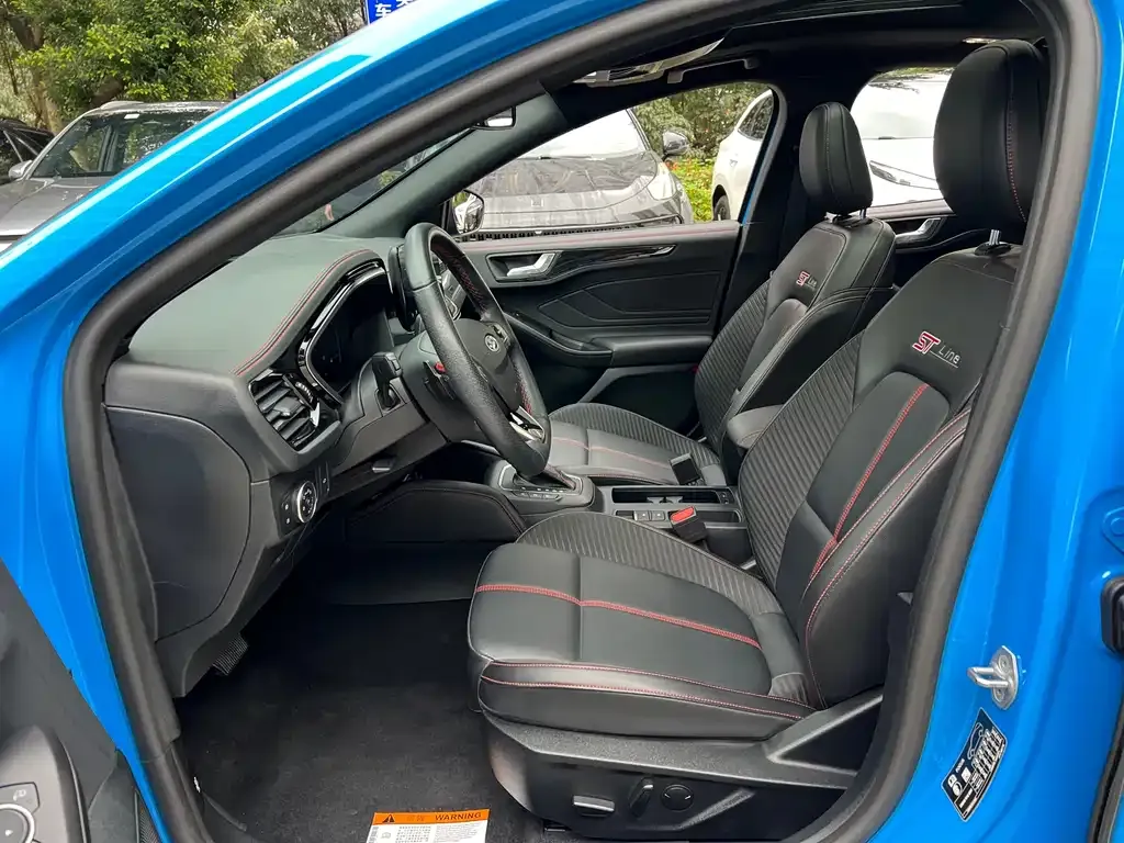 Ford Focus 2022 из CN, фото 5