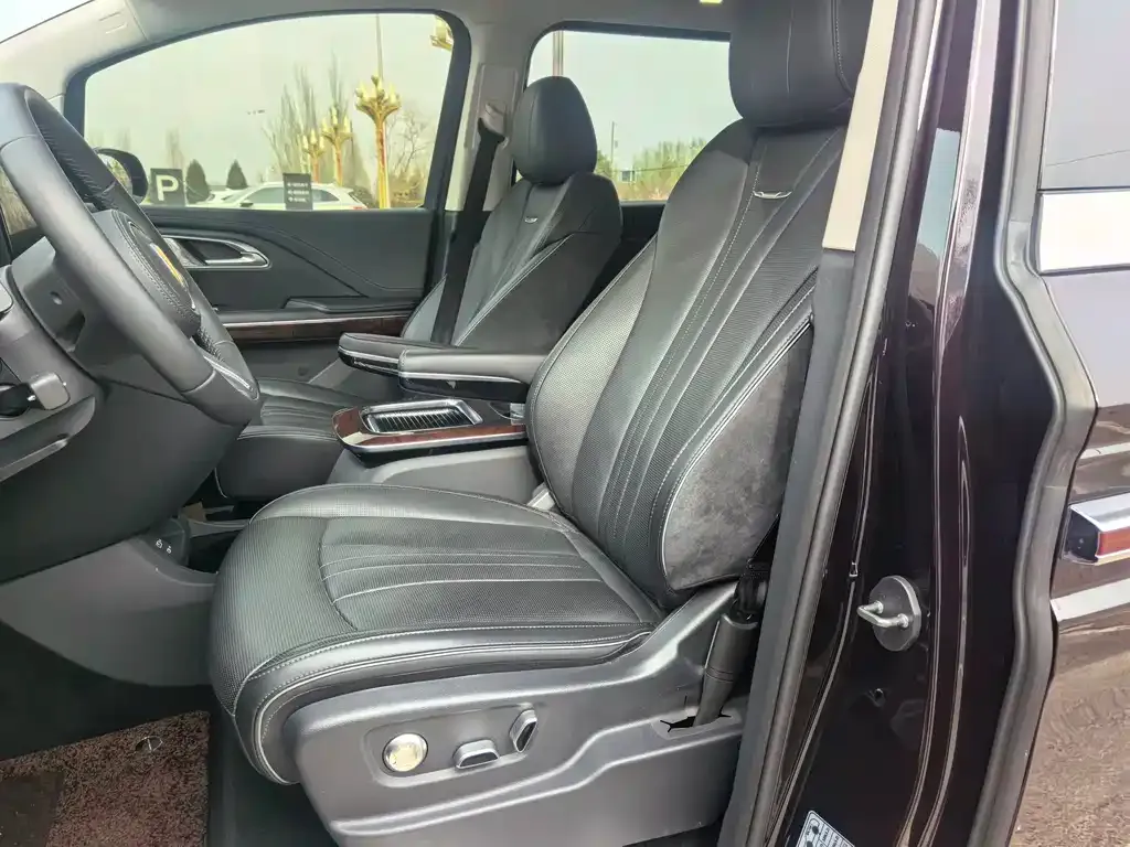 Hongqi HQ9 PHEV 2024 из CN, фото 4