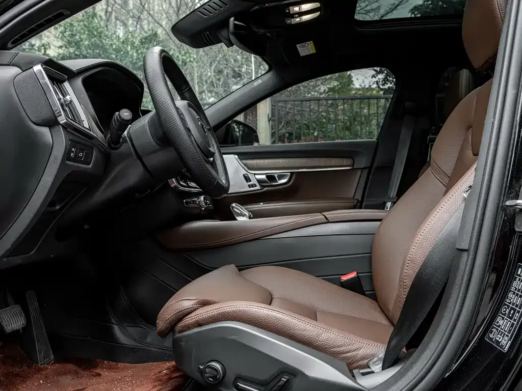 Volvo S90 2023 из CN, фото 5