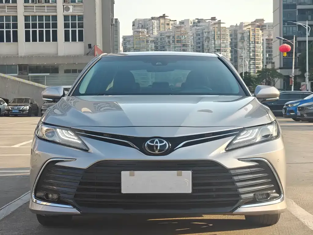 Toyota Camry — фото 3