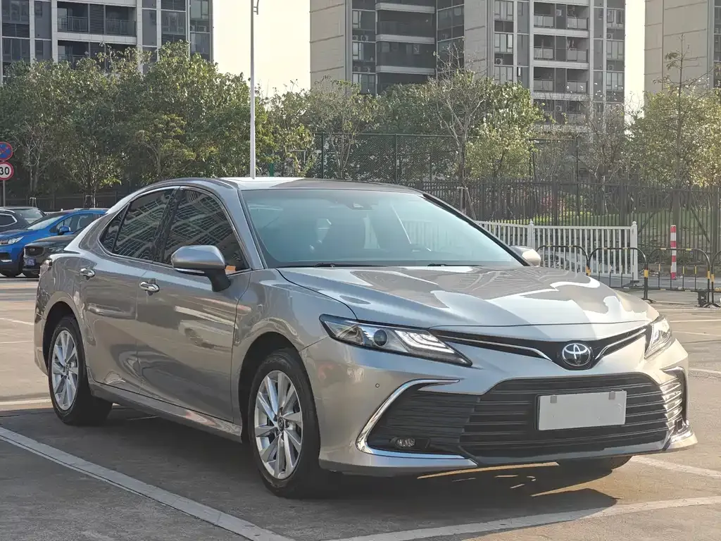 Toyota Camry — фото 9