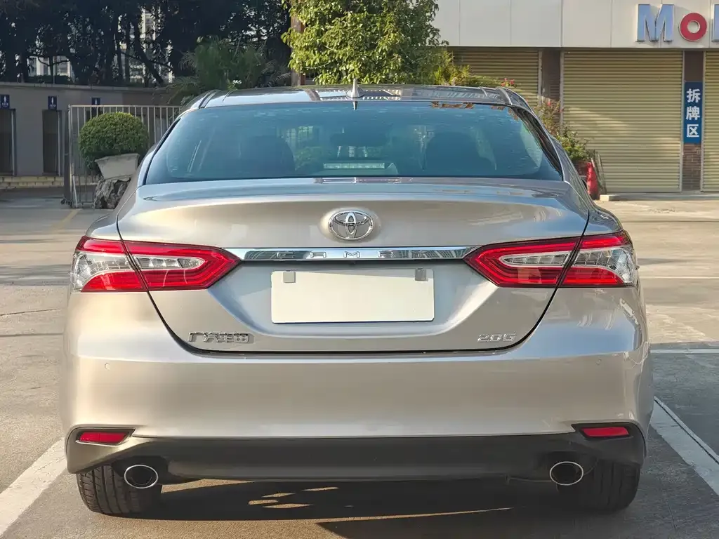 Toyota Camry — фото 6