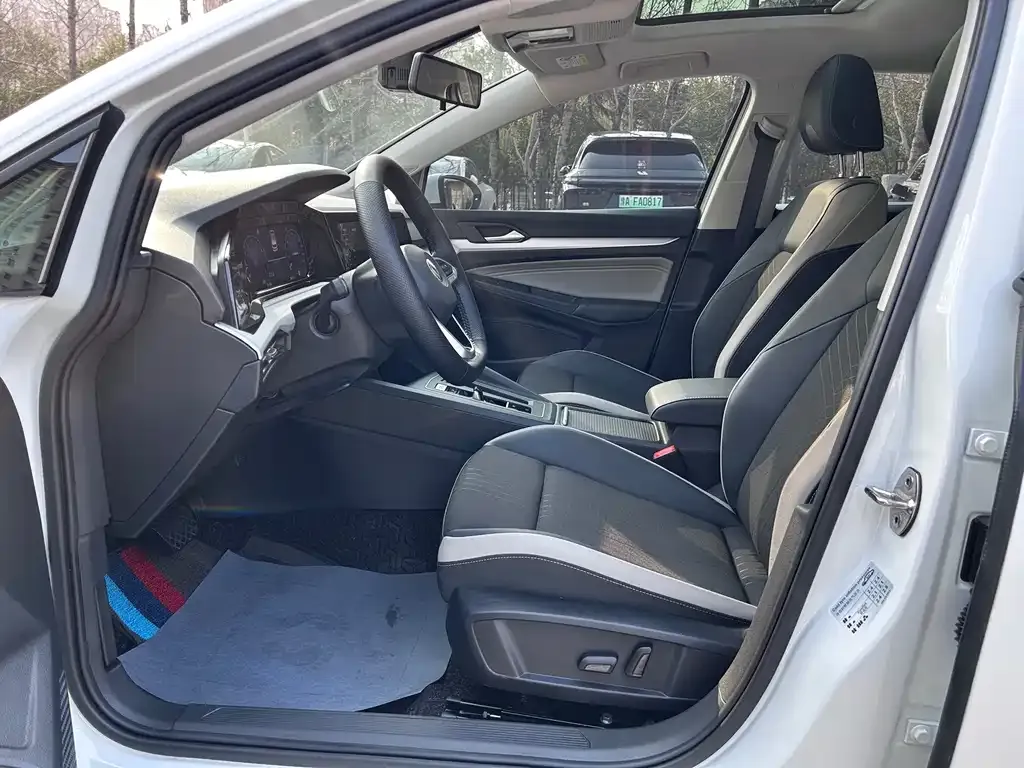 Volkswagen Golf 2022 из CN, фото 10