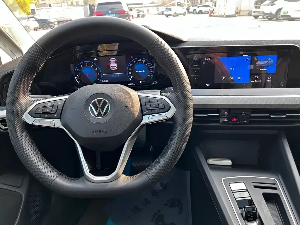 Volkswagen Golf 2022 из CN, фото 9