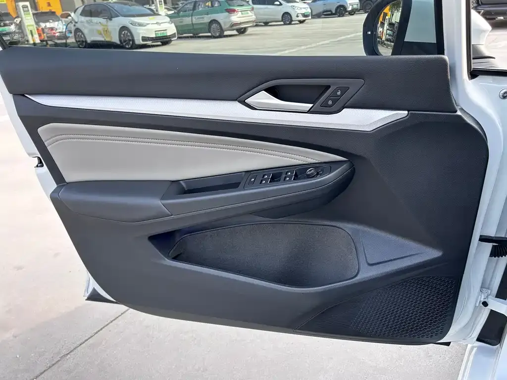 Volkswagen Golf 2022 из CN, фото 7