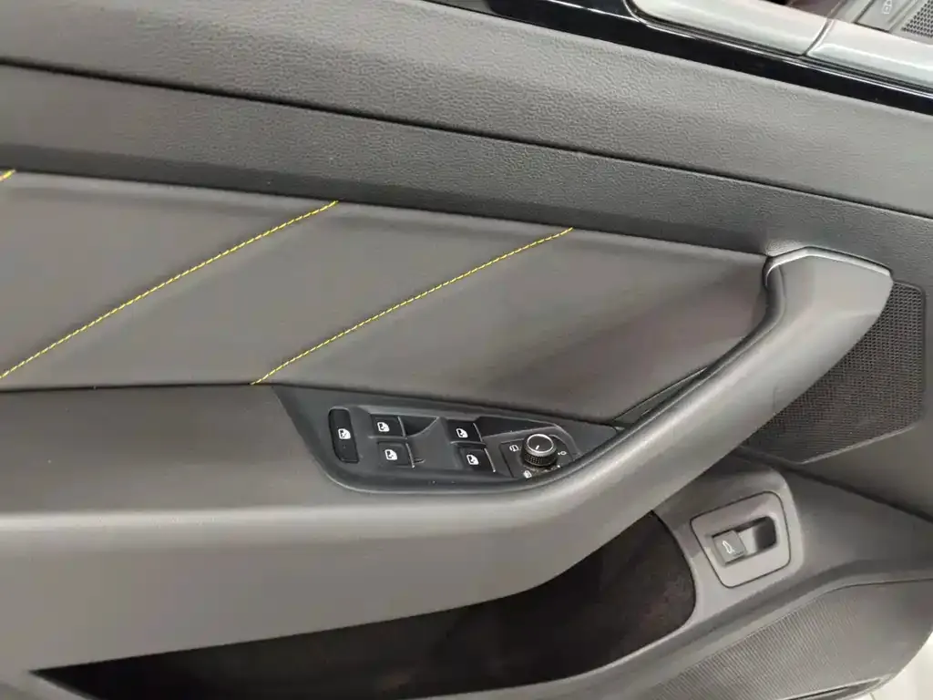 Volkswagen CC 2024 из CN, фото 2