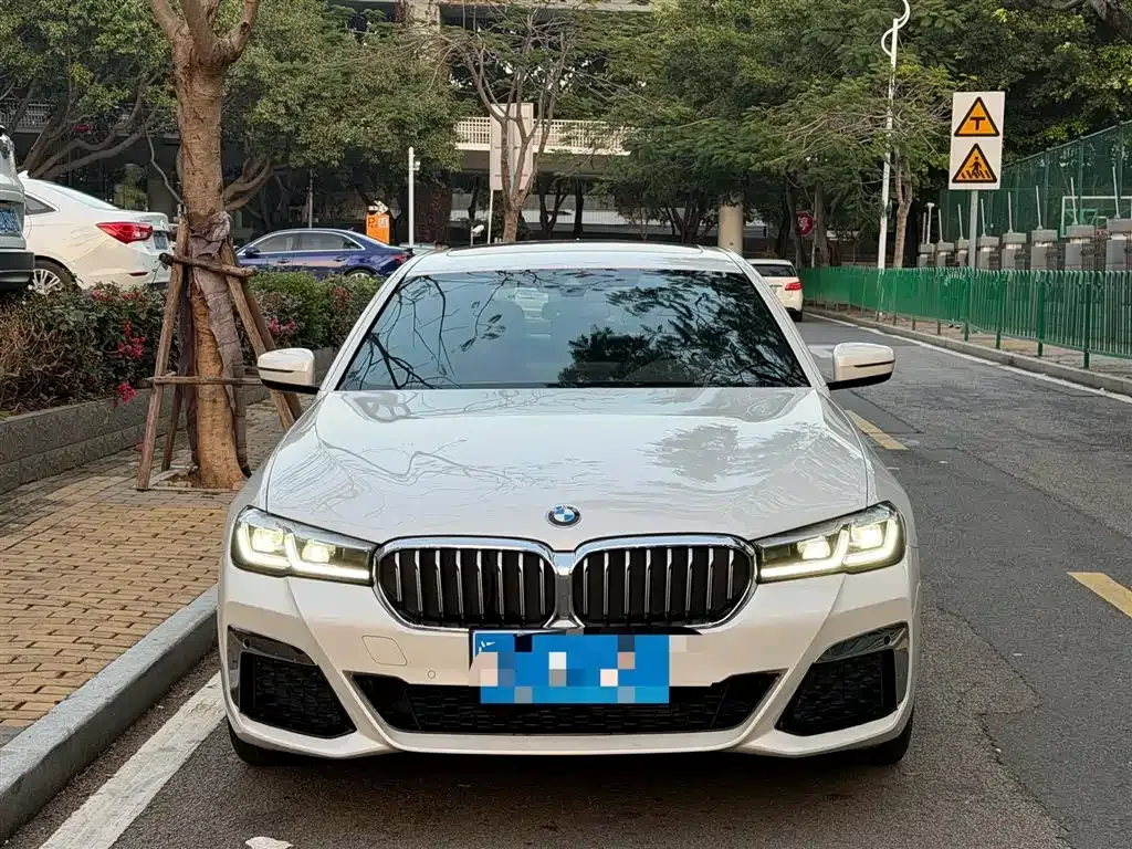 BMW 5 Series — фото 1
