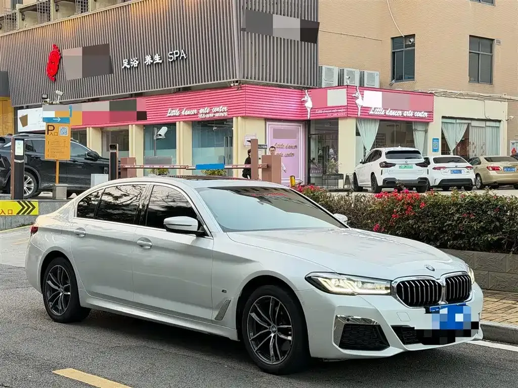 BMW 5 Series — фото 10
