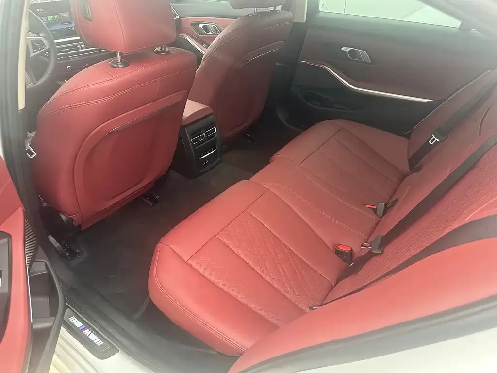 BMW 3 Series 2024 из CN, фото 2