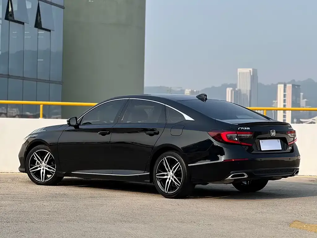 Honda Accord — фото 6