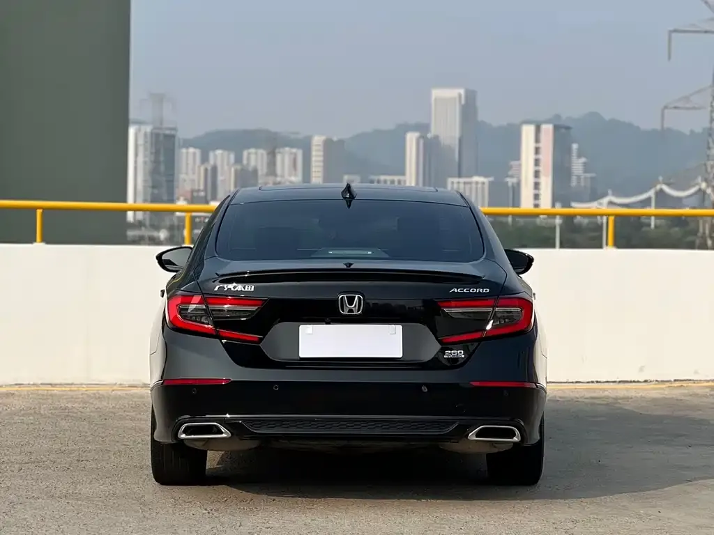 Honda Accord — фото 9