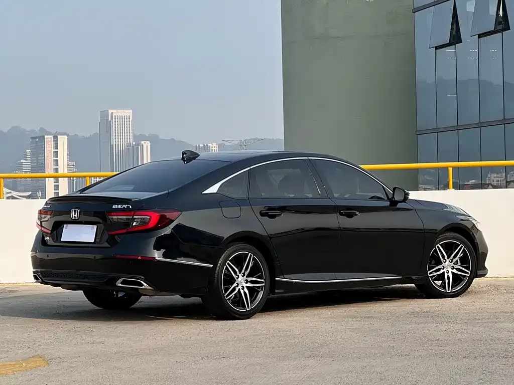 Honda Accord — фото 10