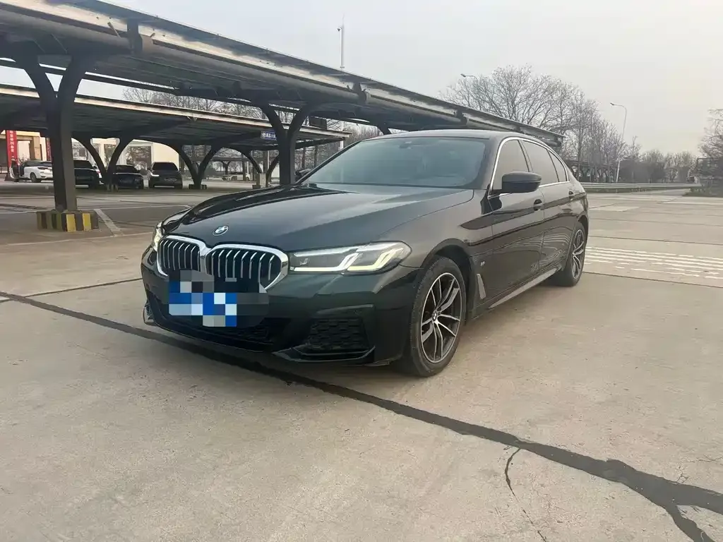 BMW 5 Series — фото 1