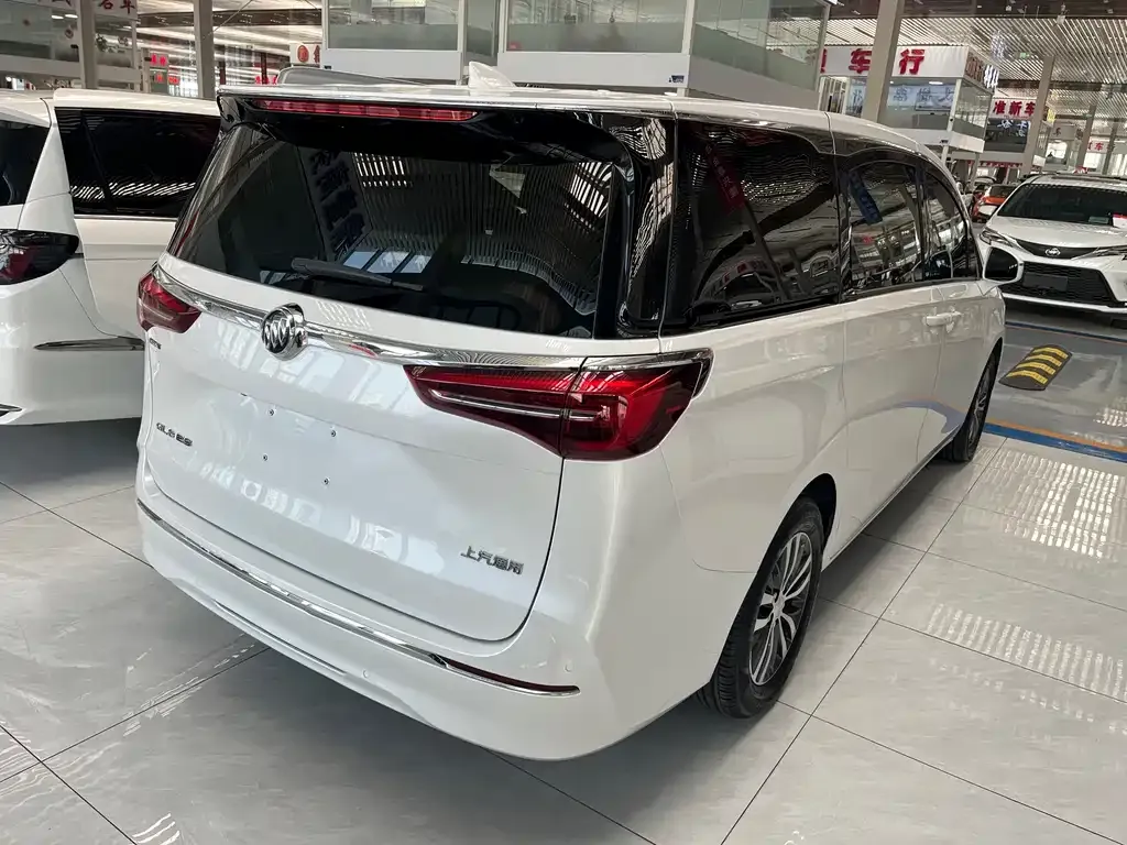 Buick GL8 2022 из CN, фото 3