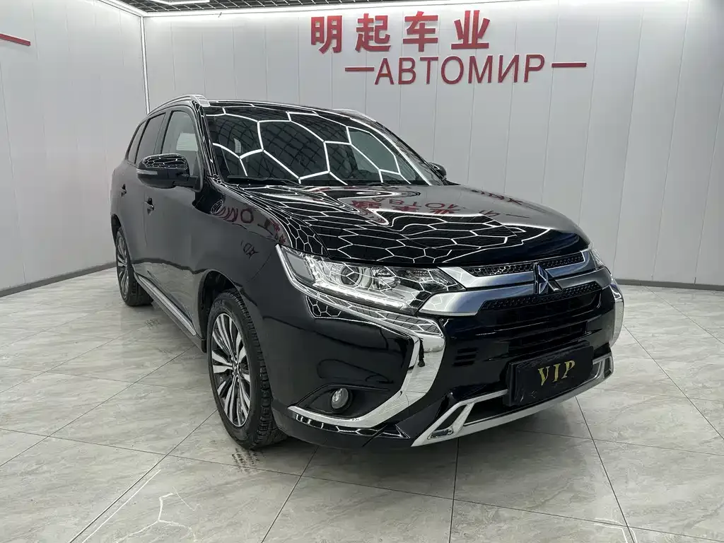 Mitsubishi Outlander — фото 9