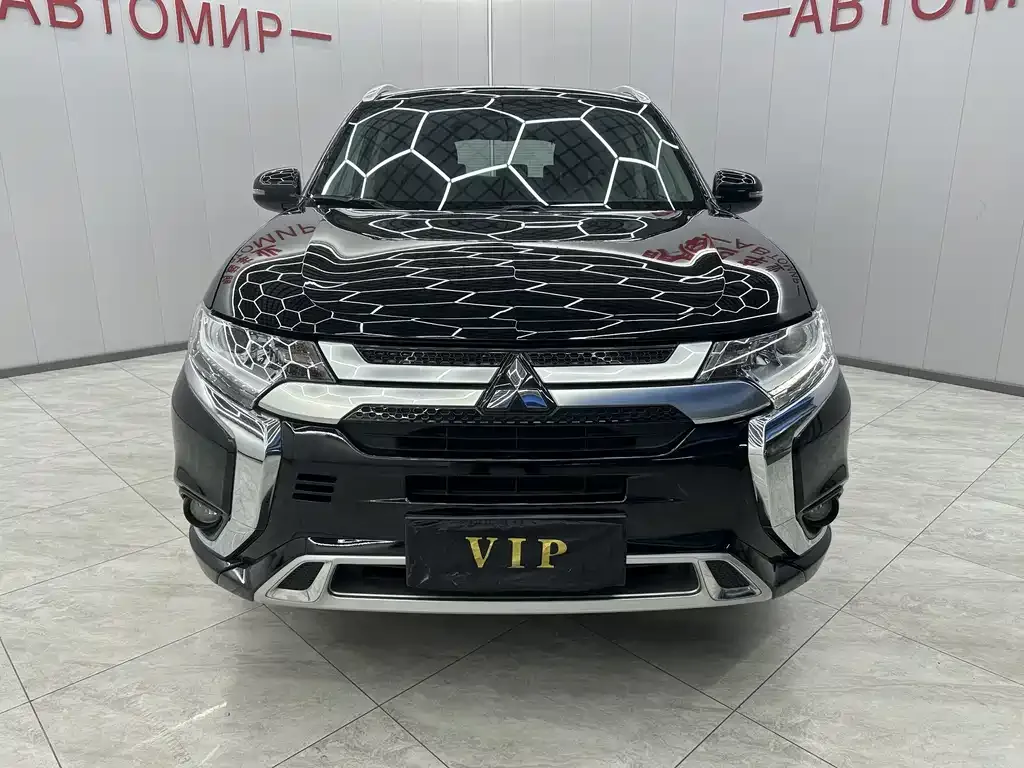 Mitsubishi Outlander — фото 10