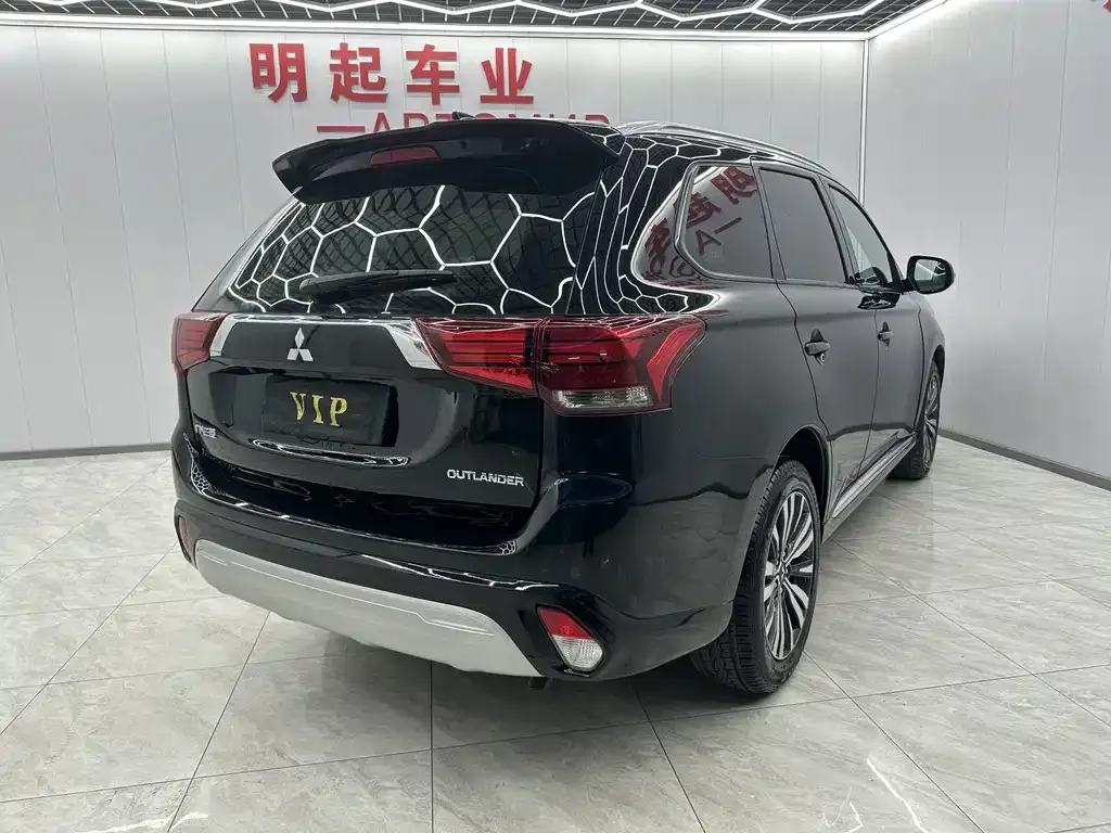 Mitsubishi Outlander — фото 2