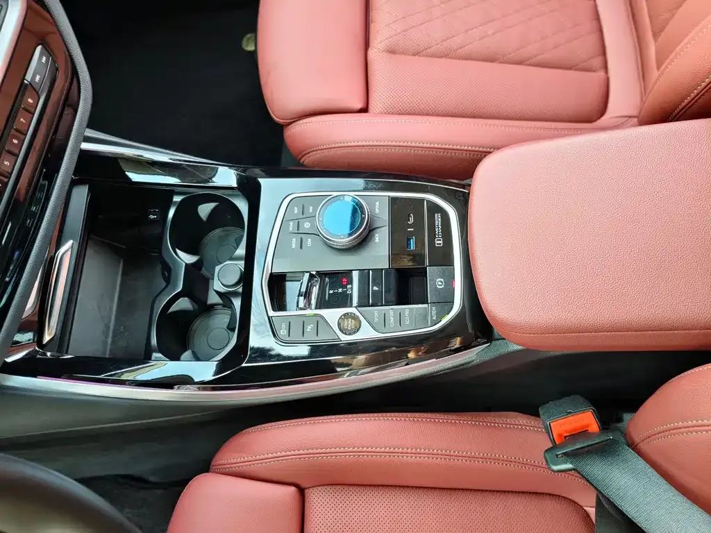 BMW iX3 2024 из CN, фото 7