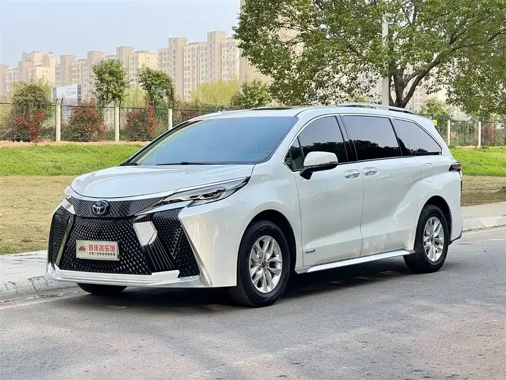 Toyota Granvia 2024 из CN, фото 1