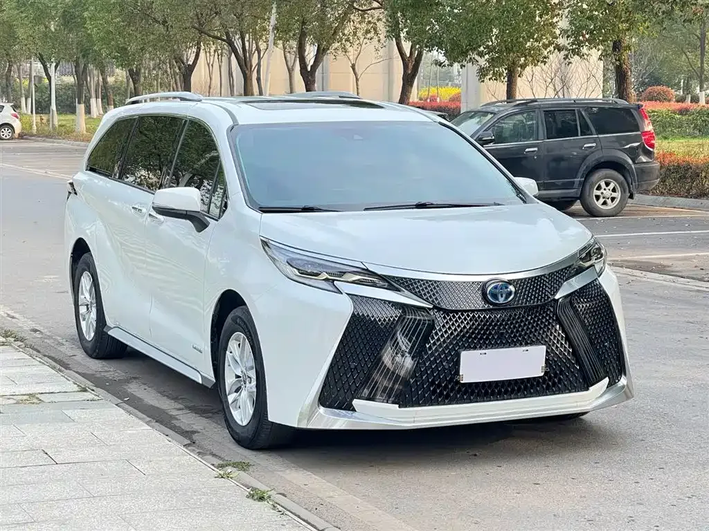Toyota Granvia 2024 из CN, фото 4
