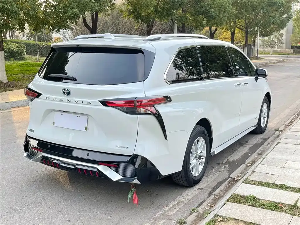 Toyota Granvia 2024 из CN, фото 2