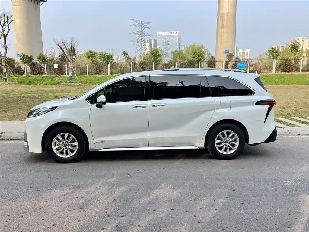 Toyota Granvia 2024 из CN, фото 3