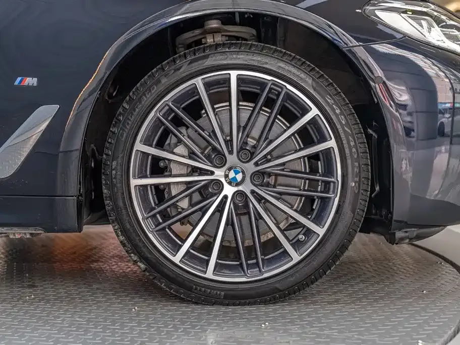 BMW 5 Series — фото 10