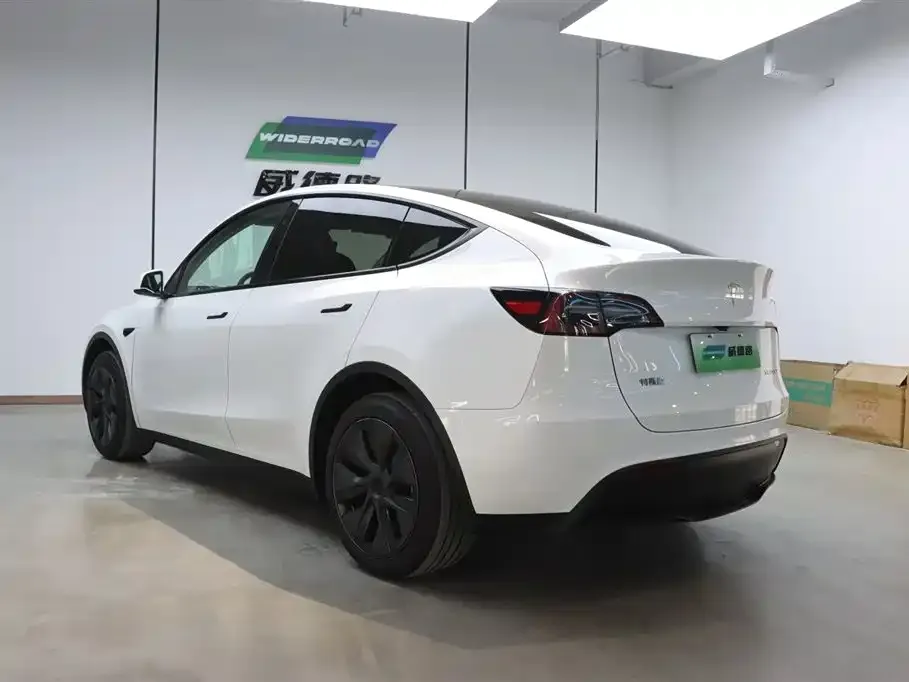 Tesla Model Y — фото 9