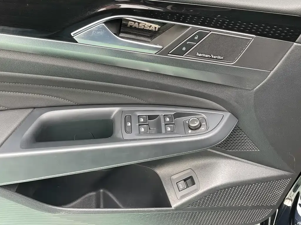 Volkswagen Passat — фото 10