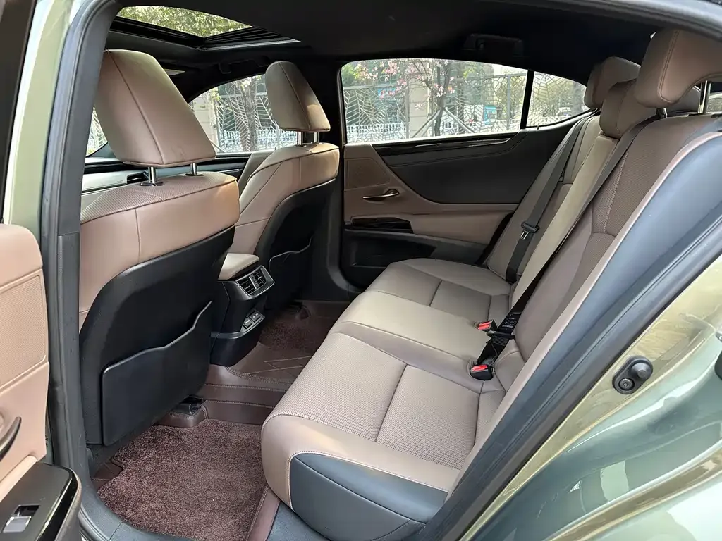 Lexus ES 2023 из CN, фото 3