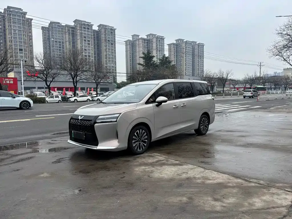 Wuling Starlight 730 New Energy — фото 1